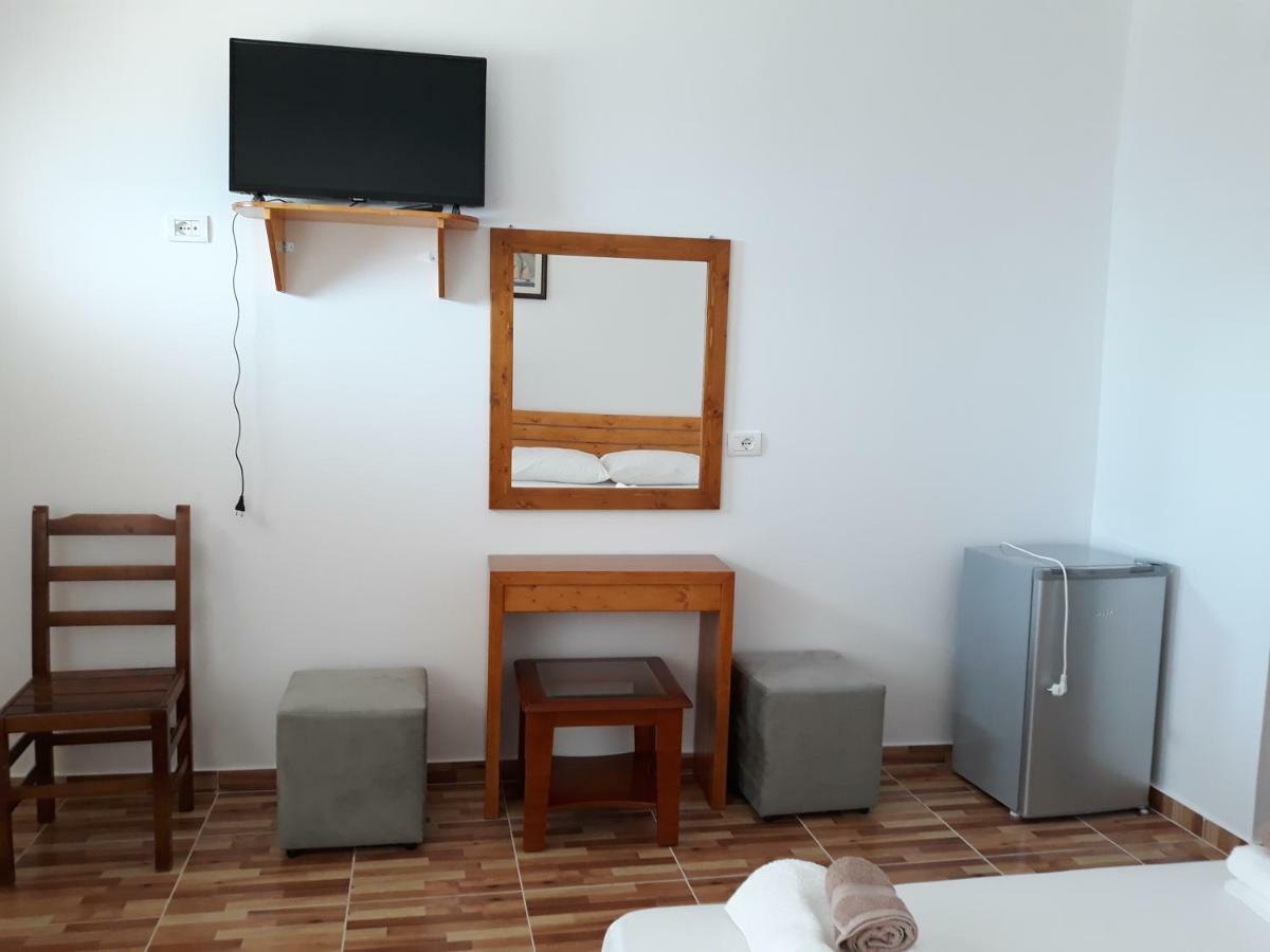 Beleris Rooms Himare Exterior photo