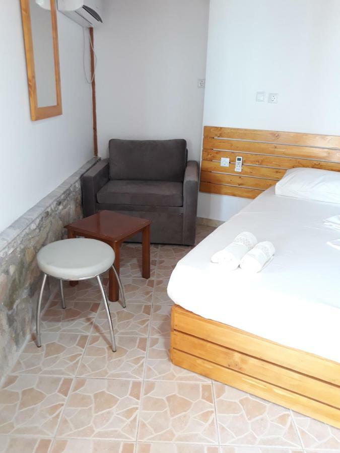 Beleris Rooms Himare Exterior photo